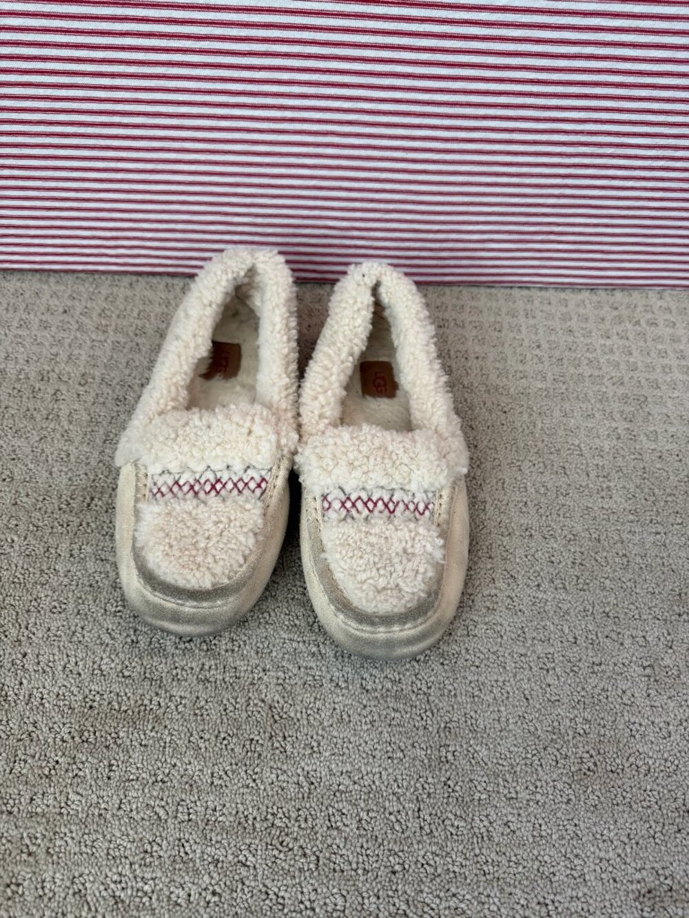 UGG Moccasin Slippers Womenβs Size 6 Cream Shearling